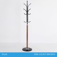 علاقة ملابس لون بني فاتح