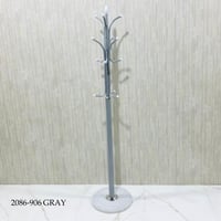 علاقة ملابس عدة الوان