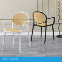 كرسي كافيهات ومطاعم بذراعين عدة الوان