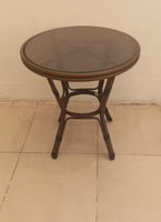 طاولة تتحمل الحرارة والامطار بني