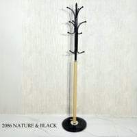 علاقة ملابس عدة الوان