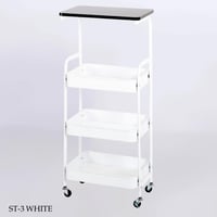 سلة خضار بيضاء مع رف