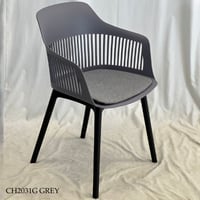 كرسي عدة ألوان