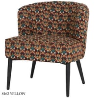 كرسي عدة ألوان