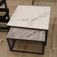 طاولة بورسلان رمادي وأبيض