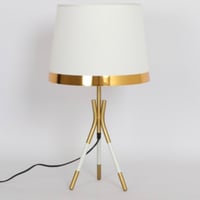 اباجورة عصرية لون ابيض وذهبي