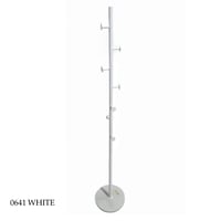 علاقة ملابس عدة الوان