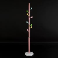 علاقة ملابس لون وردي