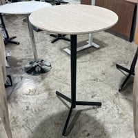 طاولة عدة الوان