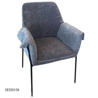 كرسي عدة ألوان