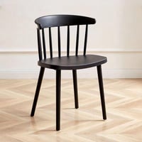 كرسي أسود داخلي وخارجي يتحمل الحرارة والامطار