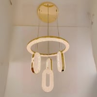 ثريا بتصميم بيضاوي