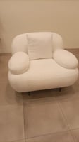 كرسي أبيض فرو بوكليه مع مخدة