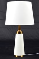 اباجورة بتصميم عصري لون أبيض وذهبي