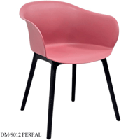 كرسي عدة ألوان