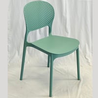 كرسي عدة ألوان