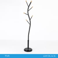 علاقة ملابس لون أسود