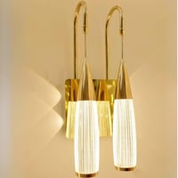 إضاءة جدارية مزدوجة ذهبية بشكل مخروطي