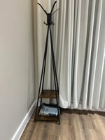 علاقة ملابس مودرن عدة الوان