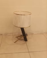 إنارة لون أسود بقاعدة ذهبي