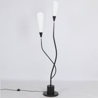 اباجورة طويلة بتصميم انسيابي لون اسود