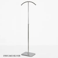 علاقه ملابس وعبايات عدة الوان