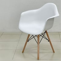 كرسي مودرن لون أبيض