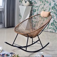 كرسي هزاز مع مخدة لون بيج