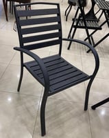 كرسي حديد أسود