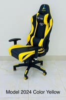 كرسي قيم دوار متحرك لون أصفر