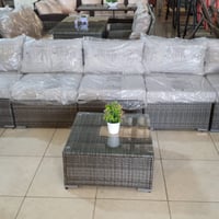 طقم خيزران كبير مع طاولة كبيرة