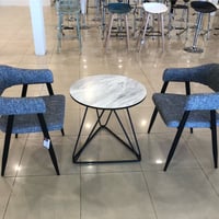 طقم طاولة وكرسيين