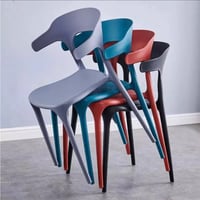 كرسي يتحمل الحرارة والامطار