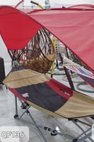 كرسي مع مظلة