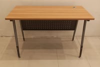 مكتب لون خشبي فاتح