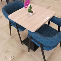 طقم طاولة وكرسيين