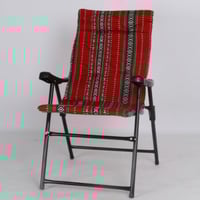 كرسي جلسات خارجية مبطن بقماش عربي لون أحمر