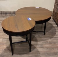 طاولة لون بني غامق