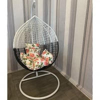 كرسي مرجيحة كبير بتصميم شبكي لون اسود وابيض