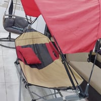 كرسي مع مظلة