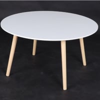 طاولة لون أبيض