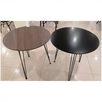 طاولة لون أسود