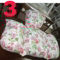 كرسي مرجيحة كبير بتصميم شبكي لون وردي وابيض