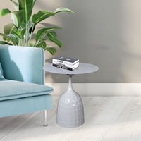 طاولة لون أبيض