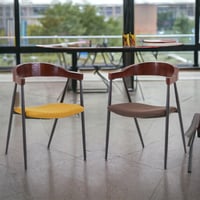 كرسي جلوس عدة ألوان