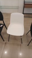 كرسي لون أبيض