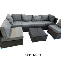 جلسة خارجية مكونة من 6 مقاعد وطاولة صناعية رمادي