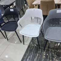 طقم 5 كراسي لون أبيض مع اسفنج