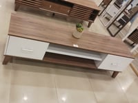 طاولة تلفزيون