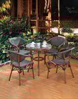 طقم طاولة و 4 كراسي تتحمل الحرارة والامطار